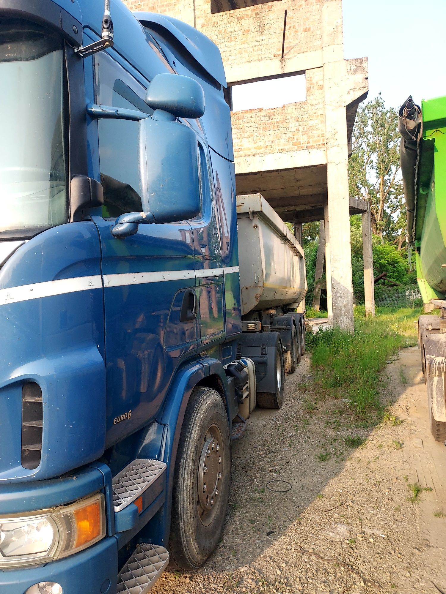 Vand Ansambu cap tractor cu remorca bena