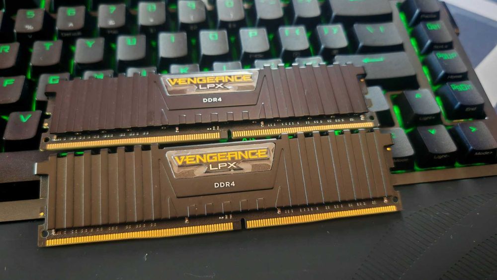 Рам памет Corsair Vengeance LPX 2x16GB 32GB 2666MHZ DDR4