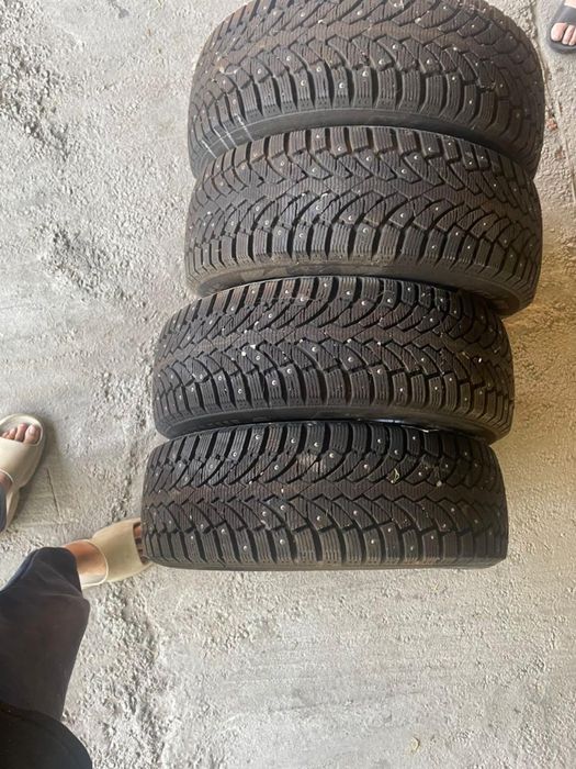 Зимние шины б/у комплект