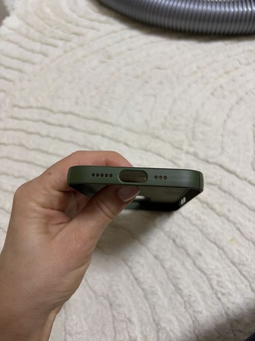 Vand Husa iphone 13