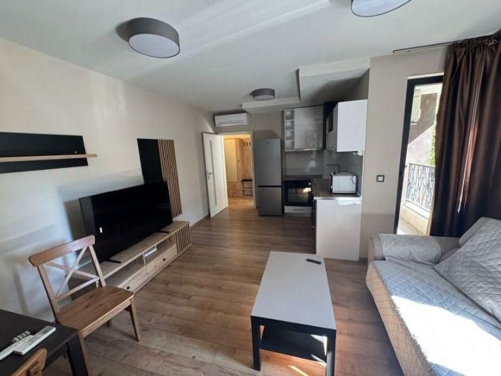 Двустаен апартамент в жк. Христо Смирненски