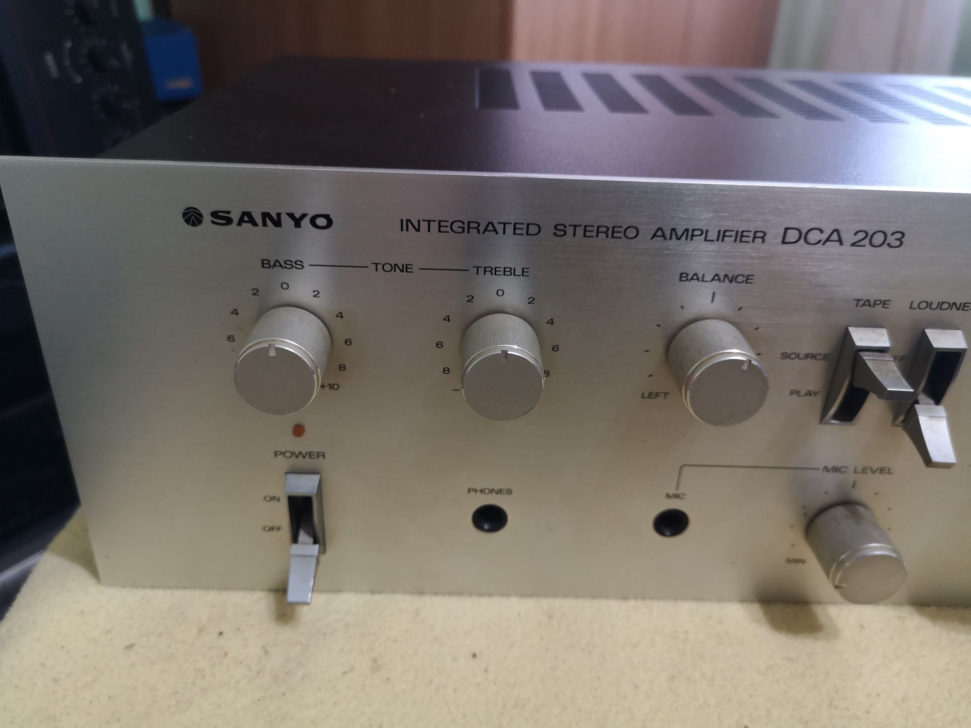 Stație, amplificator SANYO DCA 203