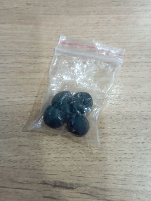 Просто накидка на наушники