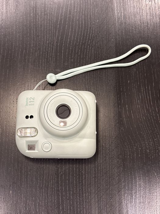 Фотокамера моментальной печати instax