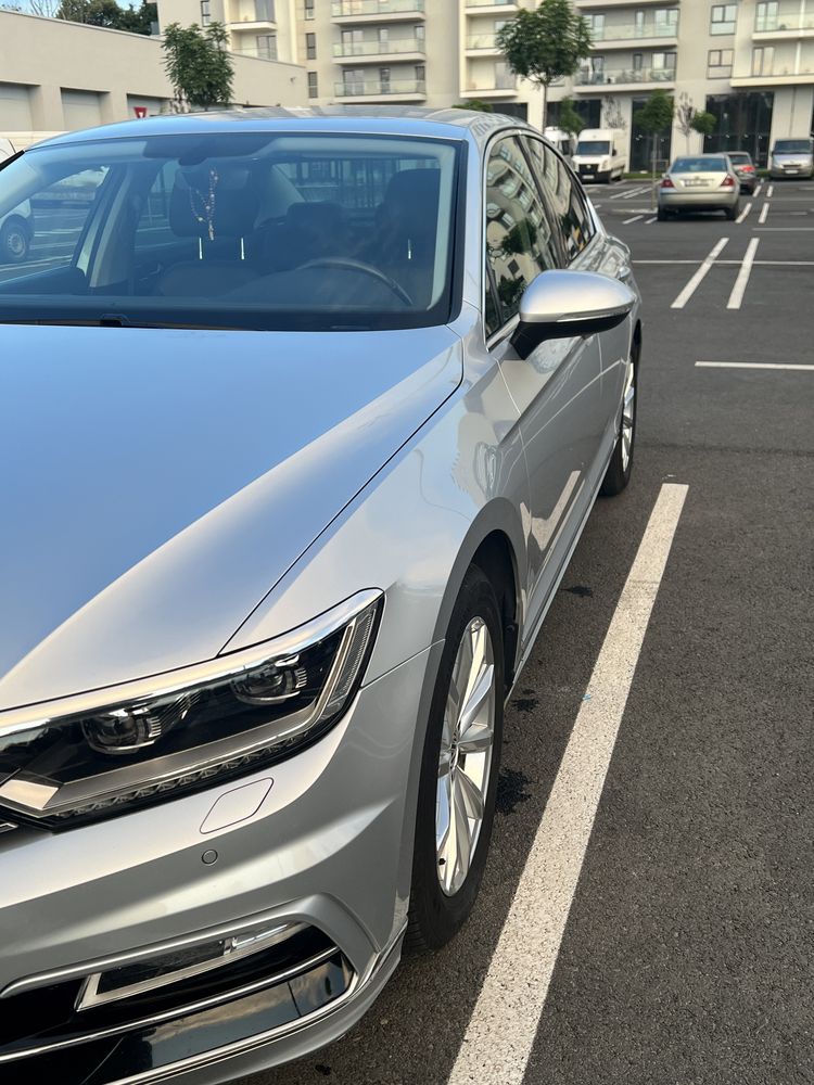 Vând Passat model Rline  sedan