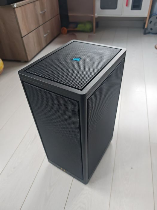 Компютърна кутия Corsair 2000D черна нова