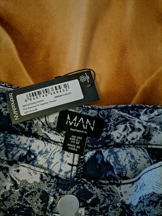 BoohoooMan blugi tapiserie cu croială relaxată masura 54 Plus - Anglia