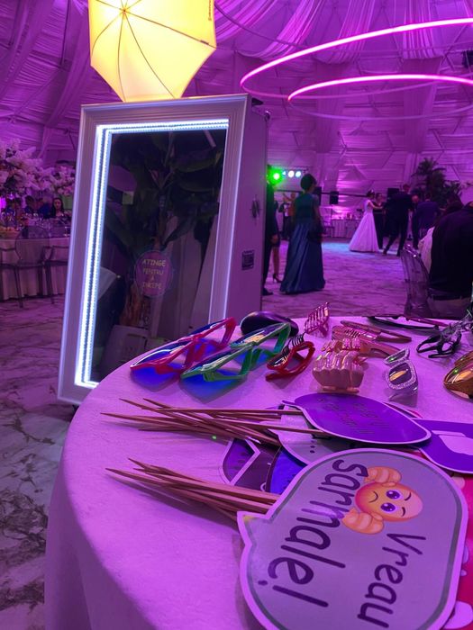 Oglinda magica/ cabina foto / fum greu pentru dansul mirilor