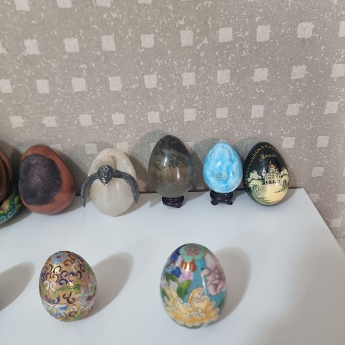 Colecție ouă decorative cloisonné, pictate și din piatră semiprețioasă