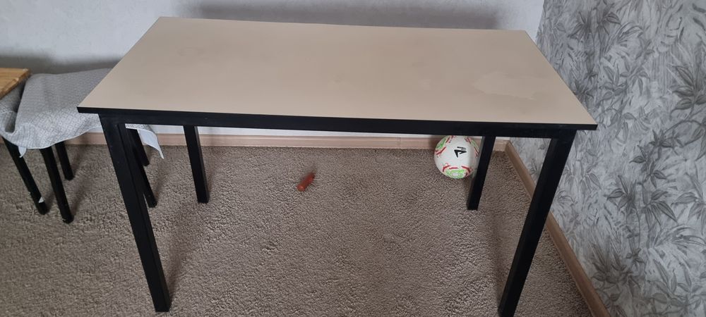 Продам стол кухонный