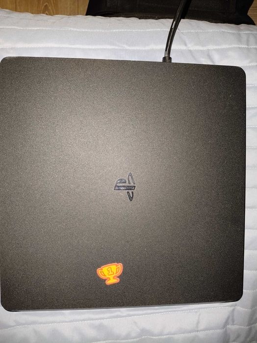 Sony PS4 Slim 500GB + 2 оригинални джойстика