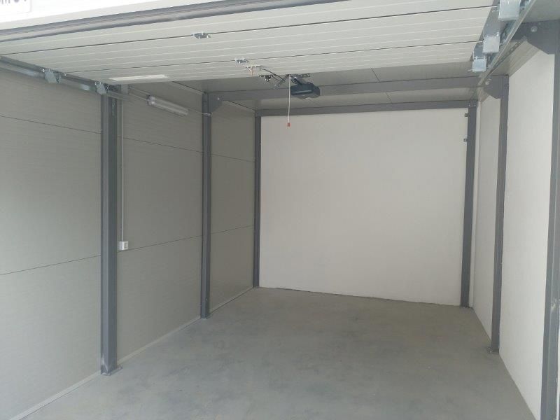 Vand garaj metalic cu magazie, montaj inclus