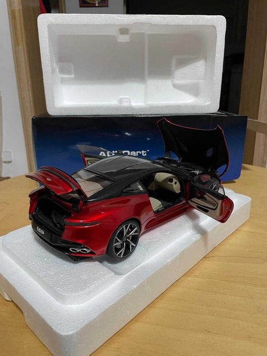 Vand Aston Martin Superleggera 1:18 AutoArt Hyper Red