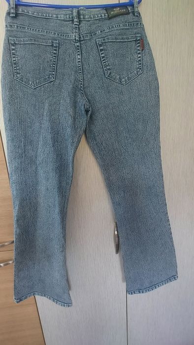 Дамски  дънки с бродерия