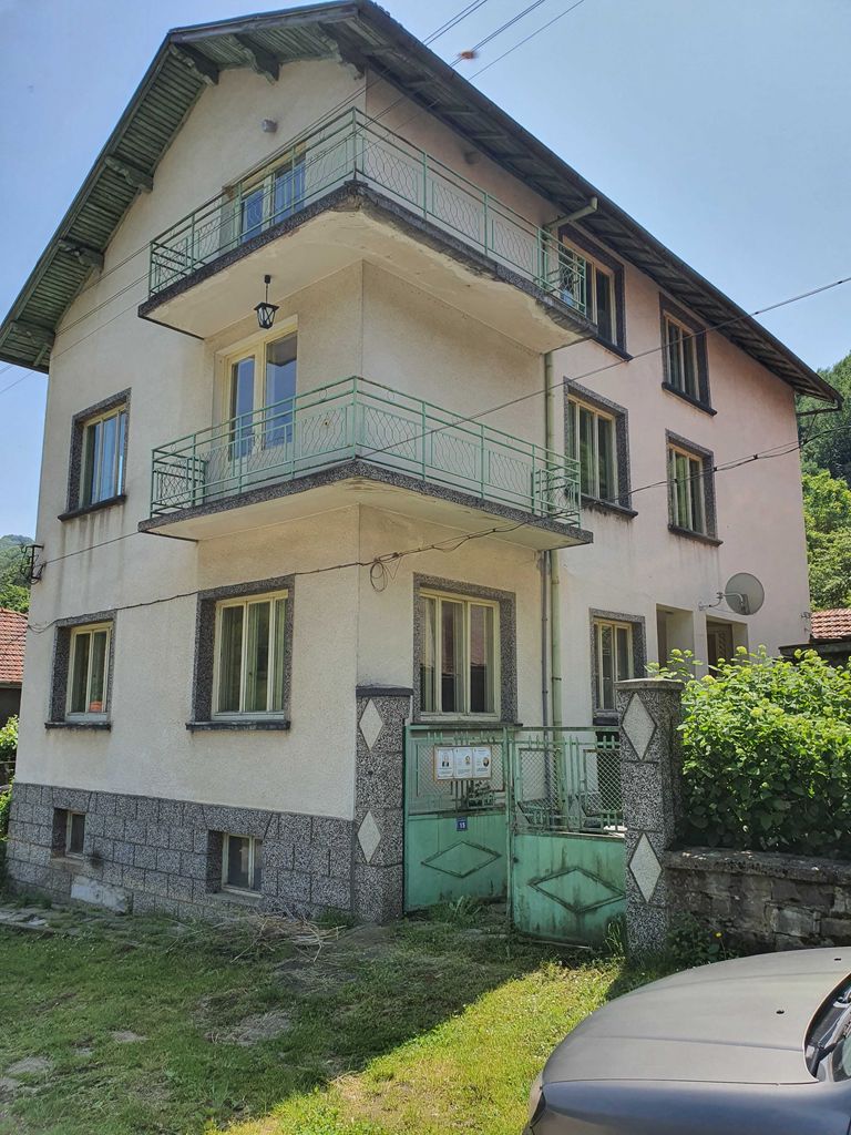 Продава се Къща в с. Чифлик, Област Ловеч - 200 кв.м за 459 €/кв.м - Снимка #19