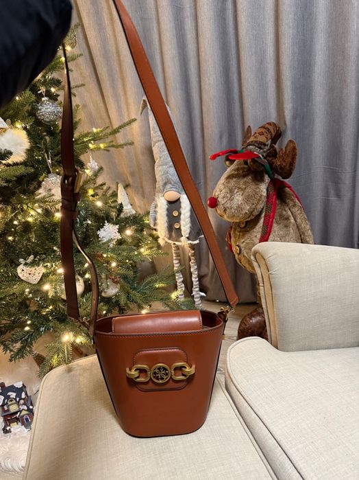 Кожена Чанта Guess.