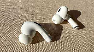 "Apple AirPods Pro - Висококачествени Безжични Слушалки''