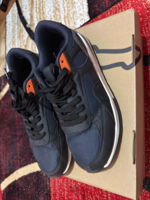 Adidasi sport ZARA negru cu portocaliu