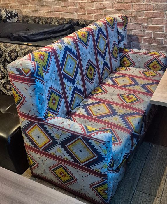 Продам диваны для кафе