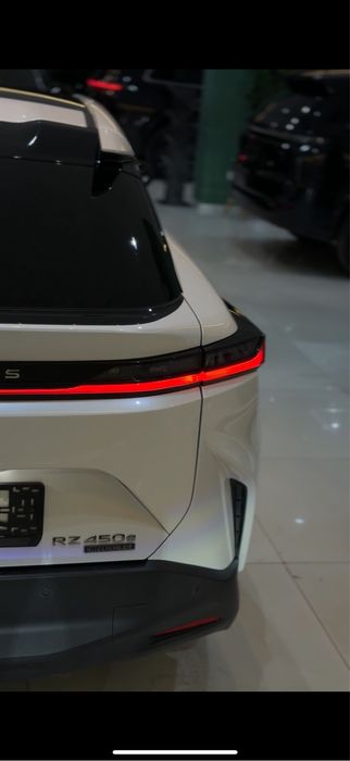 Lexus RZ 450e direkt 4 full