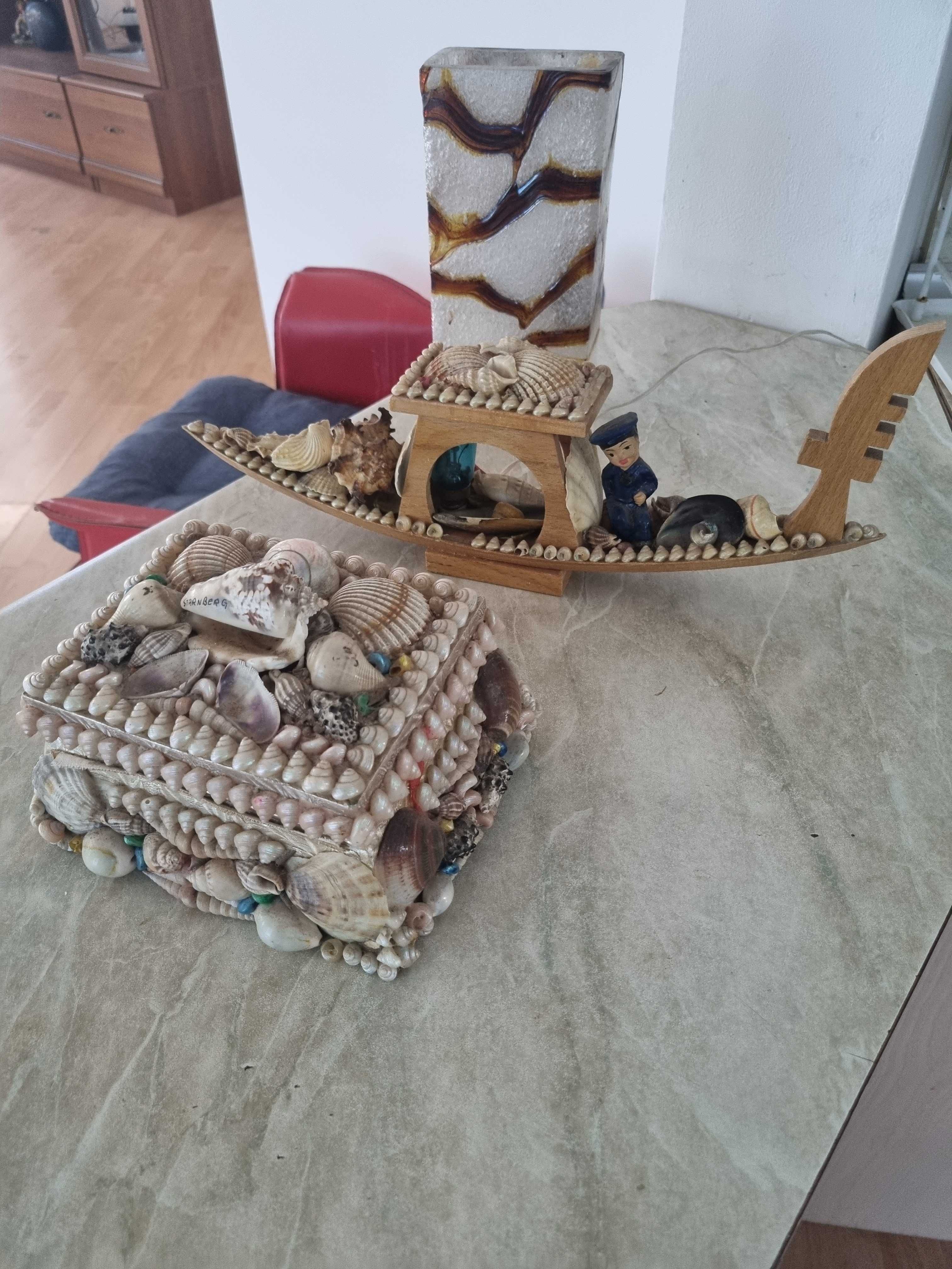 Фигури, декорация и картини
