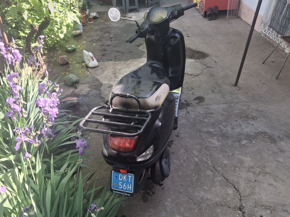Vând motoscuter  !
