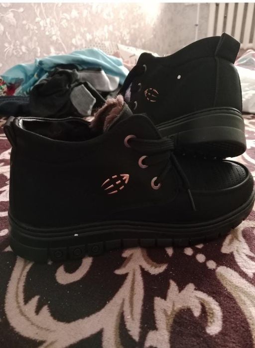 Зимный новый ботинка