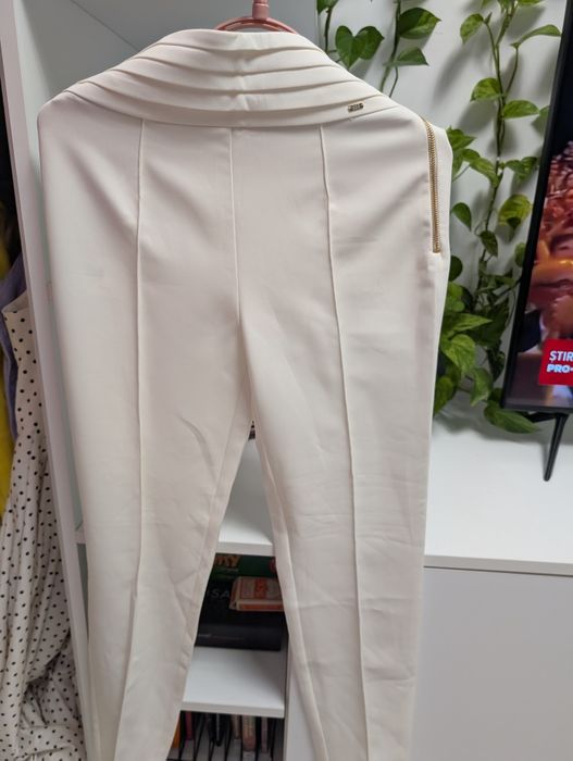 Pantaloni albi cu talie inalta BSB
