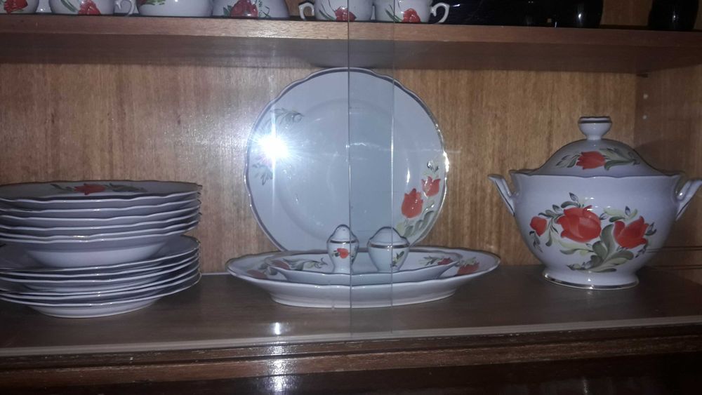 Продам сервиз на 6 персон .