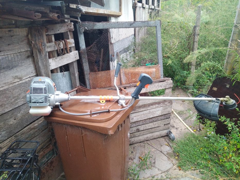 Косачка за треви и големи храсти.