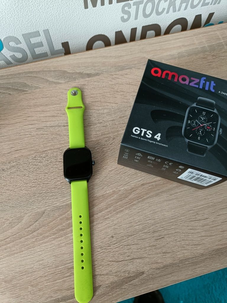 Смарт часовник Amazfit GTS4 с гаранция