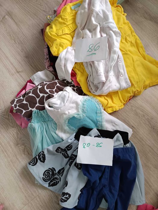 Продавам бебешки дрехи