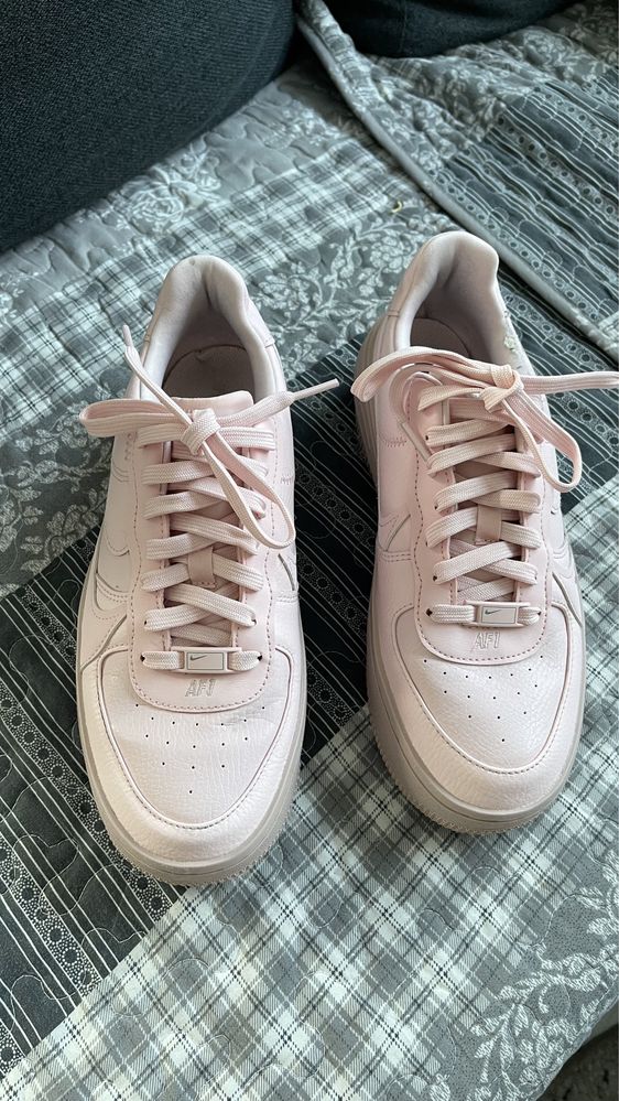 Nike Air Force 1  p.l.a.t.f.o.r.m  pink