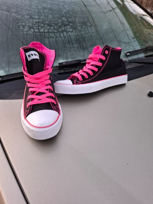 Vând Adidasi converse