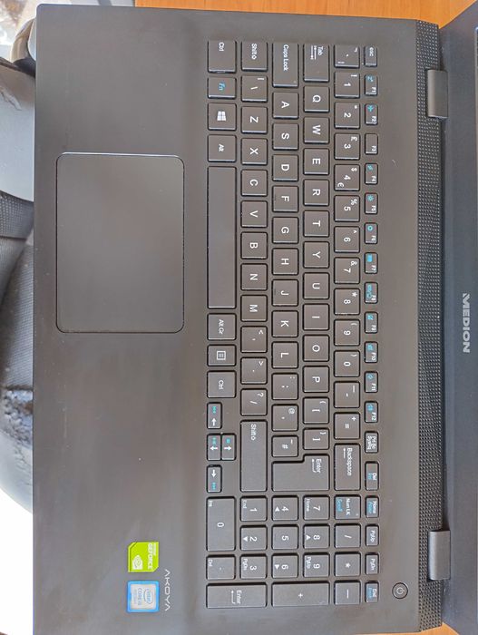 Лаптоп Medion 15.6" i5 8250U 8GB DDR4 256GB SSD