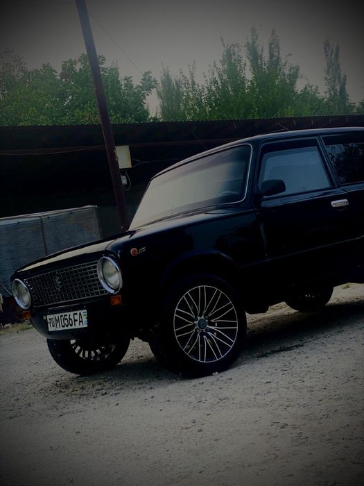 Jeguli vaz 21013  sotiladi