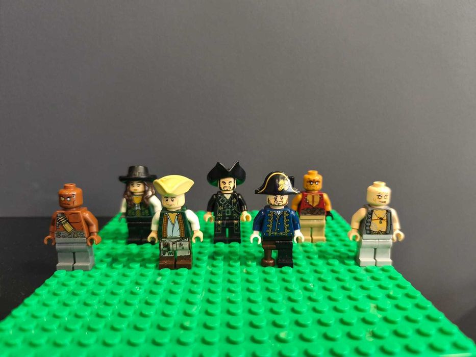 LEGO Минифигурки „Карибски пирати“