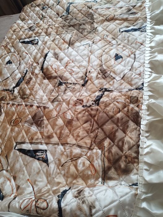 Кувертюра от сатен за спалня