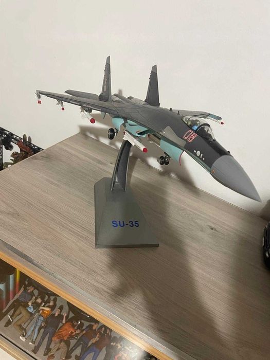 Vand avion de vanatoare rusesc Sukhoi Su-35 scara 1/48