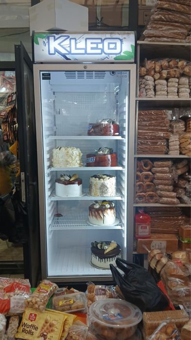 Витрина холодильник сотилади