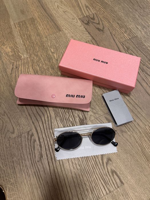 Ochelari de soare miu miu