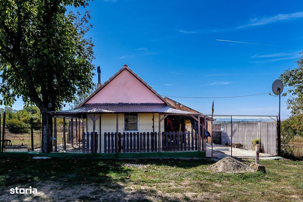 Casă cu teren generos și priveliște panoramică – Lipova