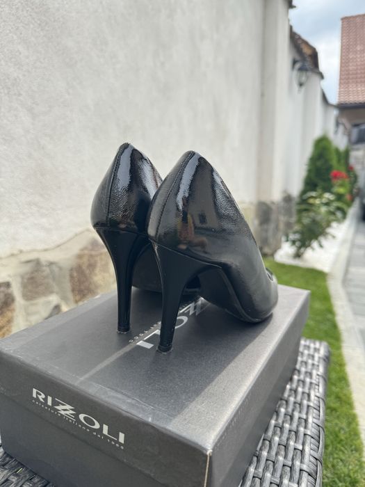 Pantofi cu toc negru