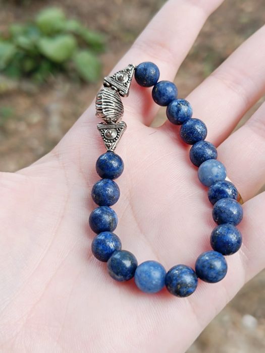 Bratara veche cu lapis lazuli si inchizatoare argintie cu un leu copii