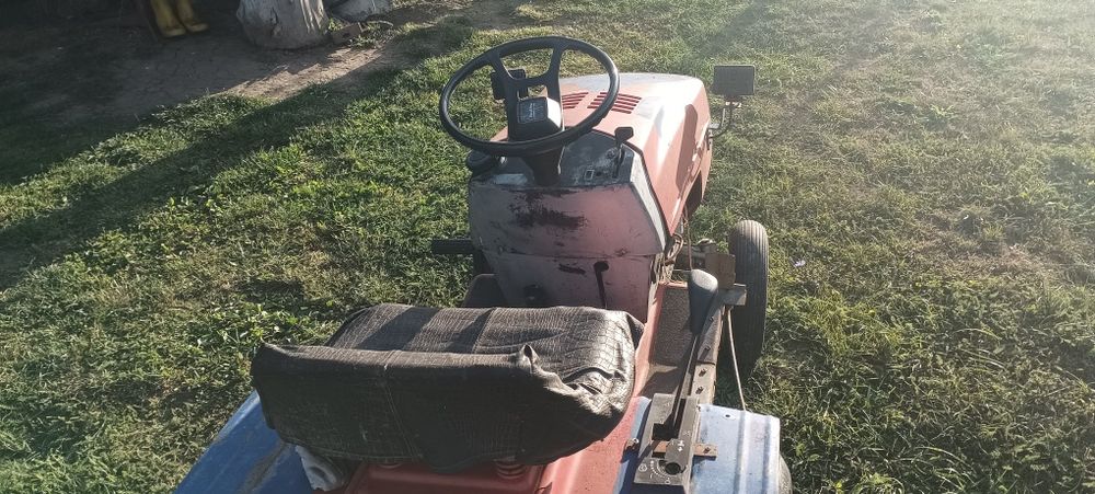 Vind tractor mic cu remorca