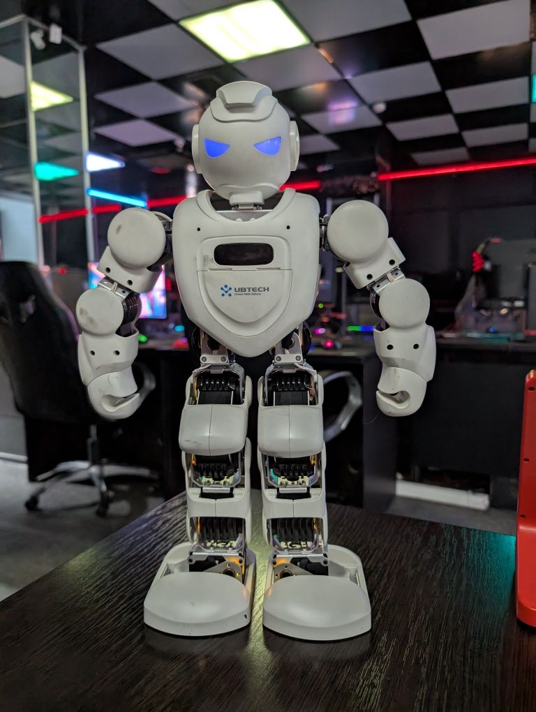 Гуманоидный робот Robot Alpha 1E
