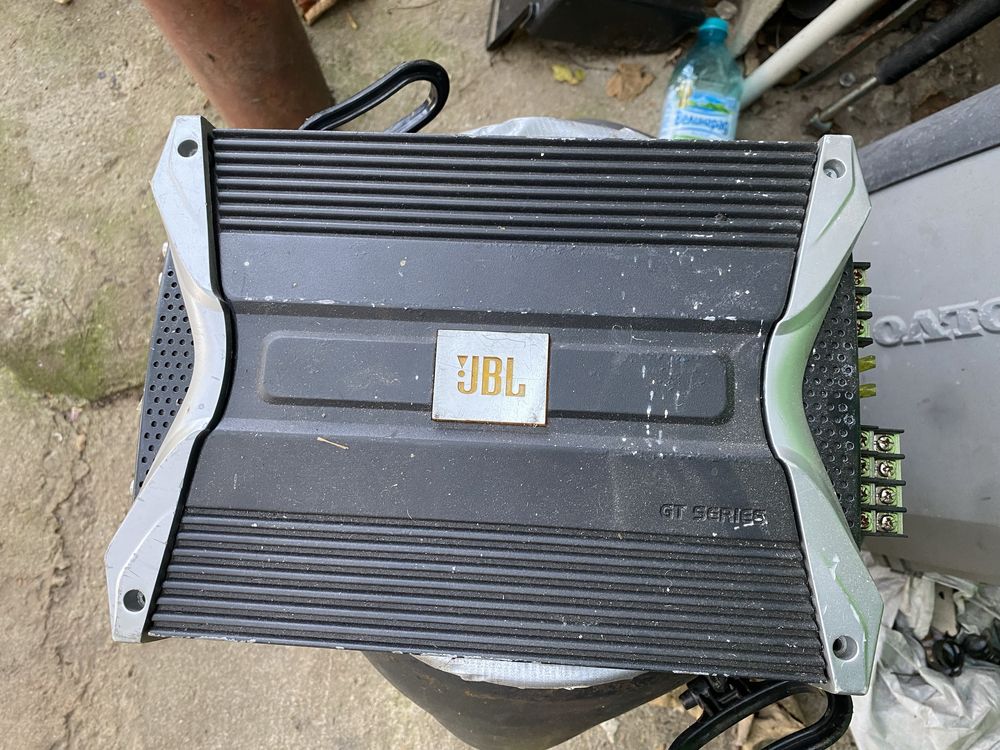 Усилватвл JBL.