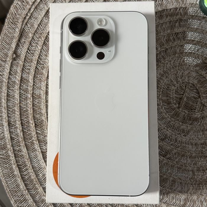 Iphone 15 pro white 10/10