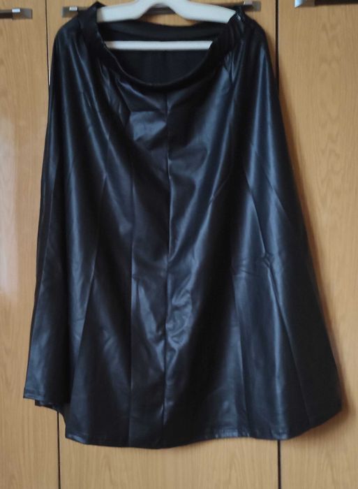 Нова кожена пола  М,Л