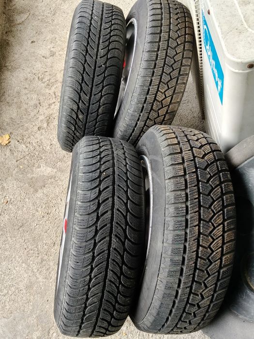Зимни гуми с джанти 14 ки 4х100мм.- 440лв.